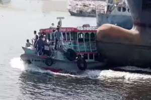 এমভি রূপসী কার্গো জব্দ: চালকসহ আটক ৯