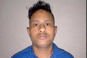 পালিয়ে যাবার সময় বিমান বন্দর থেকে পলাতক আসামী গ্রেফতার