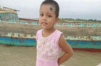 খেলতে খেলতে মারা গেল মিতু