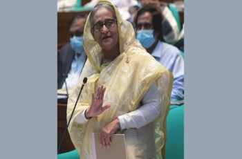 দুই-তিনটি গাড়ি বের করবেন জ্যাম হলে গালি দেবেন, চলবে না: প্রধানমন্ত্রী