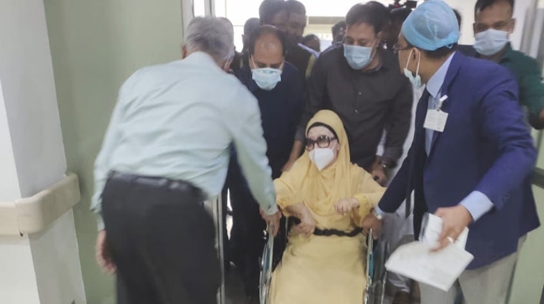 খালেদা জিয়া হাসপাতালে
